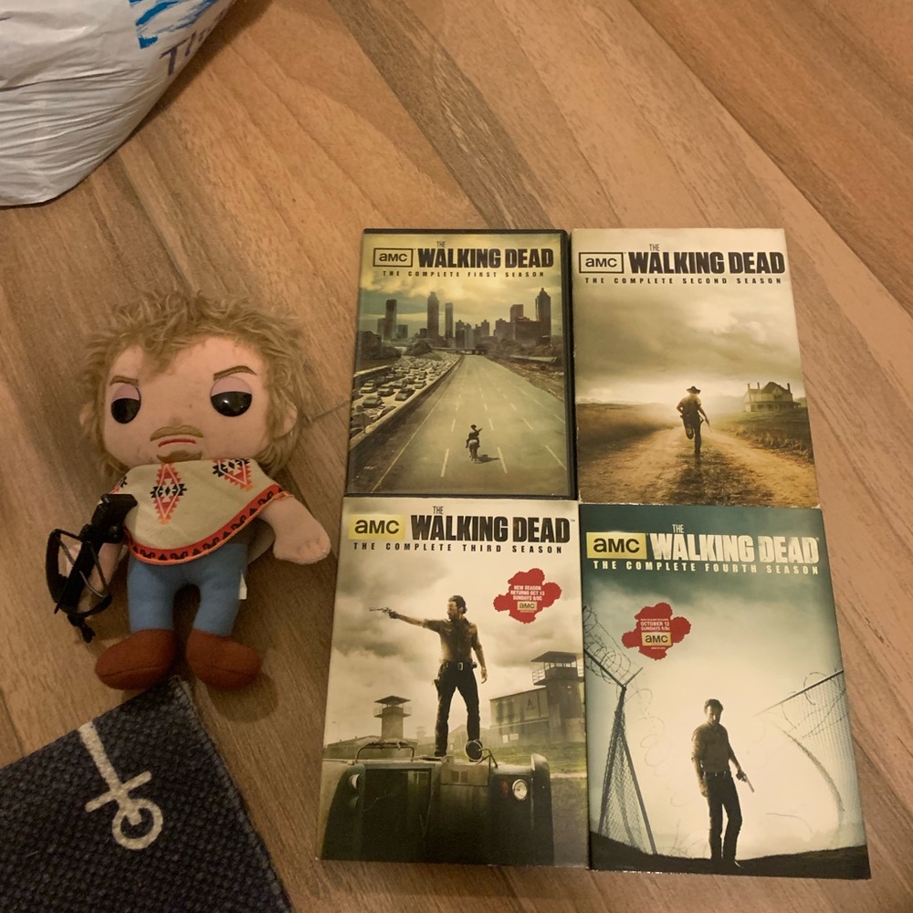 The Walking Dead Seasons 1-4 Bundle